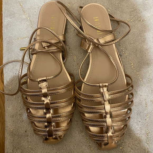 Amissima Tie Up Shoes - Picture 4 of 6